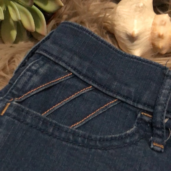 Hollister Short Short High Rise-Sz 9/29-Dark Wash-Frayed Hem-EUC - Picture 4 of 10